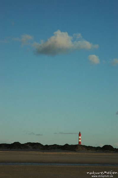 Leuchtturm im Abendlicht, Wolke, Amrum; Dünen, Amrum, Deutschland