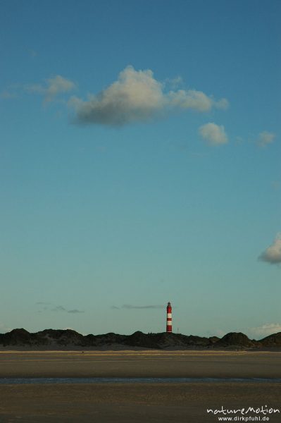 Leuchtturm im Abendlicht, Wolke, Amrum; Dünen, Amrum, Deutschland