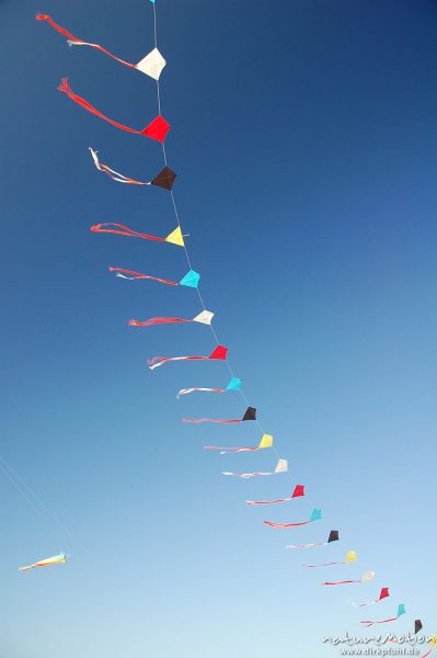 Drachen an blauem Himmel, Strand von Amrum, Amrum, Deutschland