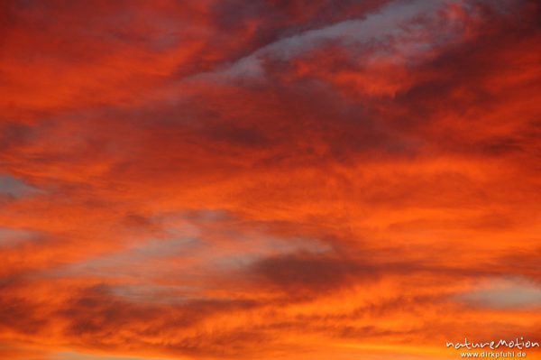 glühende Wolken, Sonnenuntergang über Göttingen, Göttingen, Deutschland