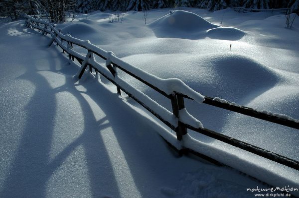 Zaun, schneebedeckt, Schattenwurf, Torfhaus, Harz, Deutschland