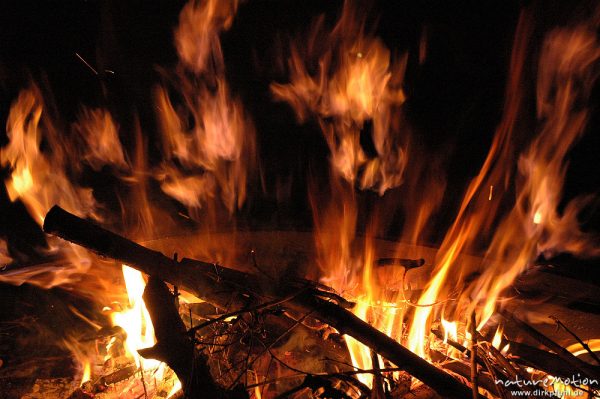 Flammen, Osterfeuer im Garten von Renate Karwehl, Hamburg, Deutschland