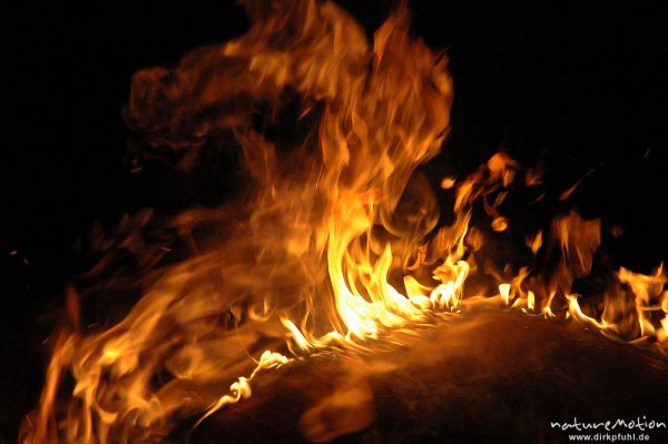 Flammen, Osterfeuer im Garten von Renate Karwehl, Hamburg, Deutschland