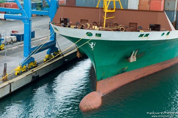 Containerschiff, Hafen von Genua, Blick von der Fähre Genua-Bastia aus, Genua, Italien
