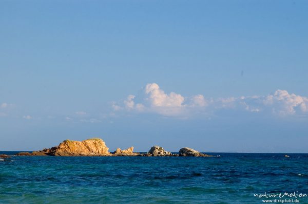Felsen im Meer, Wolken, Plage de Plombaggia, Korsika, Frankreich