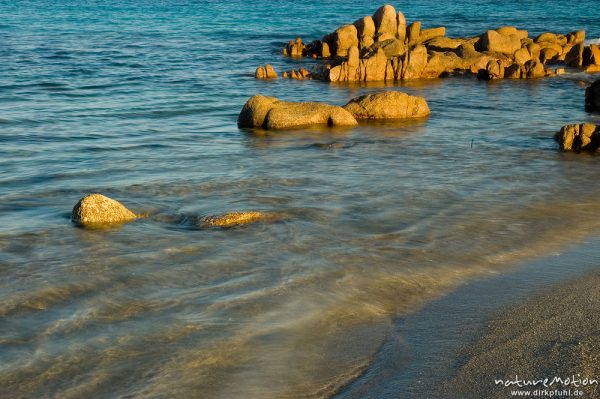 Felsen im Meer, Plage de Plombaggia, Bildserie, Korsika, Frankreich