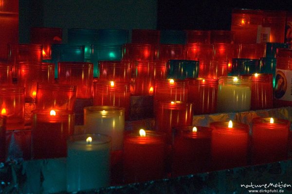 Kerzen, opferstock, Eglise St. Marie, Bonifacio, Korsika, Frankreich
