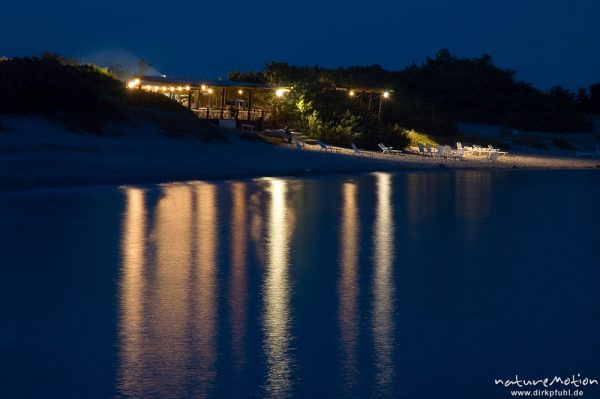 Lichtreflexe im Wasser, Bar am Strand von Palombaggia, Korsika, Frankreich