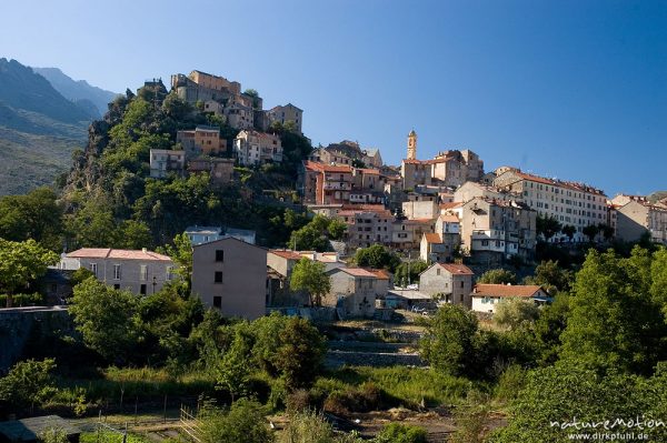 Corte, Zitadelle und Oberstadt im Abendlicht, Korsika, Frankreich