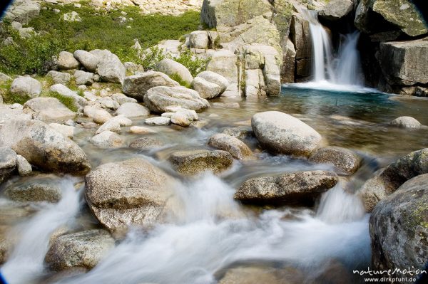 Wasserfall und Gebirgsbach, Restonica-Tal, Korsika, Frankreich