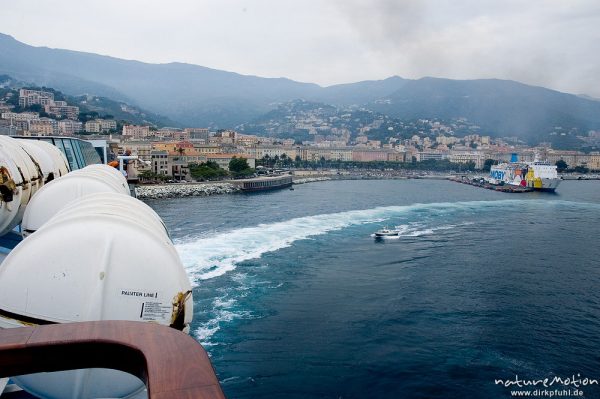 Rettungsinseln, Fährschiff, Lotsenboot, Hafen von Bastia, Korsika, Frankreich