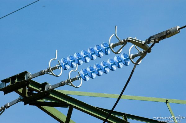 Hochspannungsleitung mit Isolatoren, Witzenhausen, Deutschland