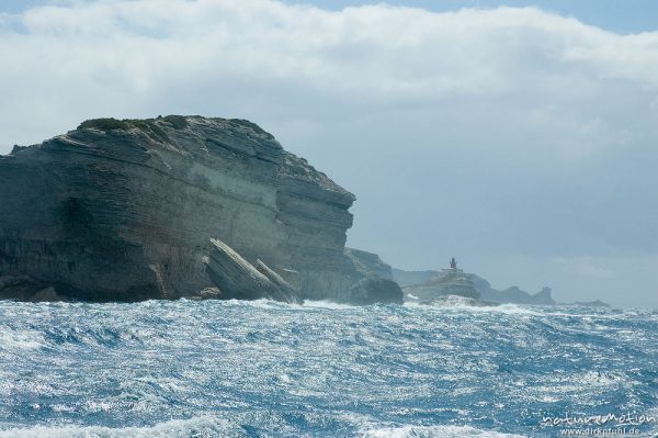 Felsküste bei Bonifacio, Sturm und hoher Seegang, Korsika, Frankreich