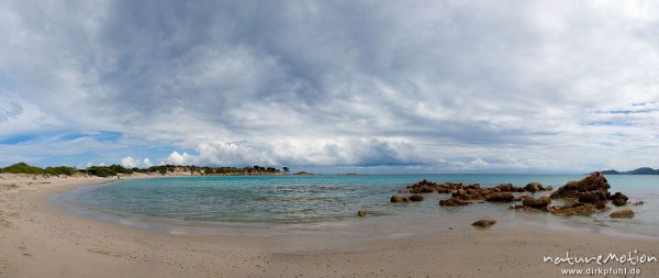Bucht von Ascaghjiu, Wolken, Korsika, Frankreich