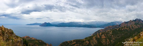 Golf von Porto und Calanche bei Piana, Regenwolken, Korsika, Frankreich