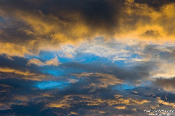 farbenprächtige Wolken bei 'S'onnenuntergang, Plage d'Arone, Korsika, Frankreich