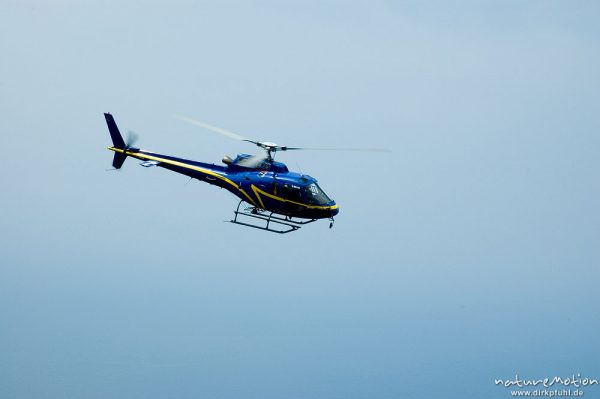 Hubschrauber, Eurocopter Ecureuil AS 350, Flug über Château fort, Calanche, Korsika, Frankreich