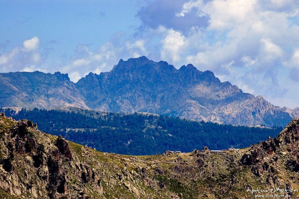 Blick zur Bergerie de Capellacio, im Hintergrund vermutlich der Cima a i Mori, Korsika, Frankreich