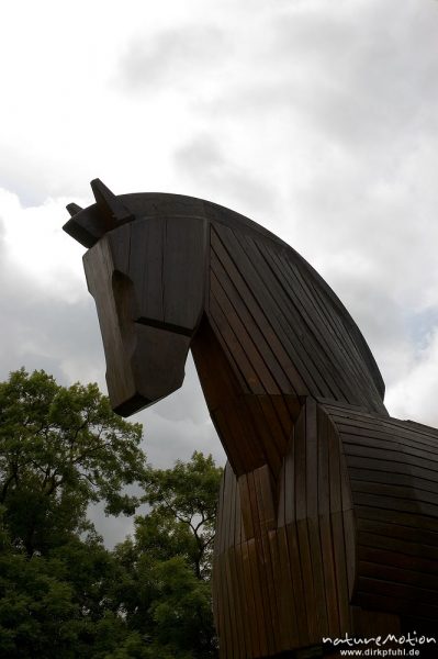 Trojanisches Pferd, Spielgerüst mit Rutsche vor dem Schliemann-Museum in Ankershagen, Ankershagen, Deutschland