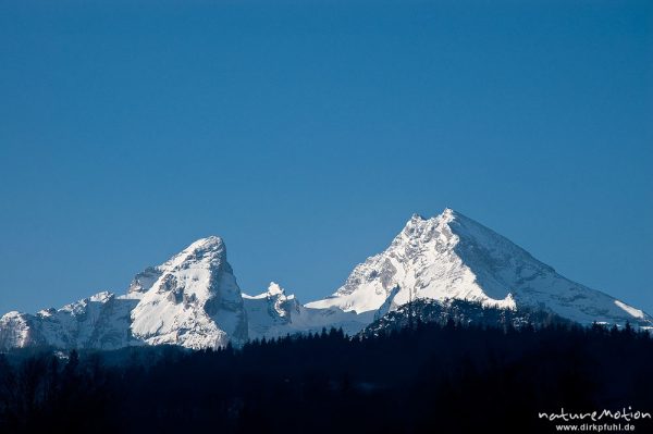 Kleiner Watzmann (Watzmannfrau) und Watzmann, schneebedeckt, Blick von Berchtesgaden, Berchtesgaden, Deutschland