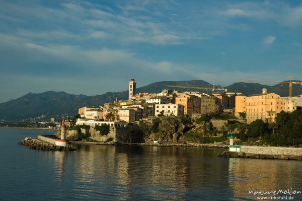 Bastia, Hafeneinfahrt alter Hafen, Korsika, Frankreich