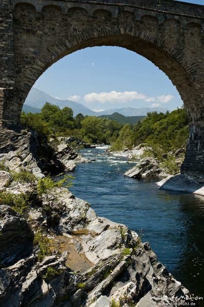 Genueserbrücke über den Tavignano, bei Altiani, Korsika, Frankreich