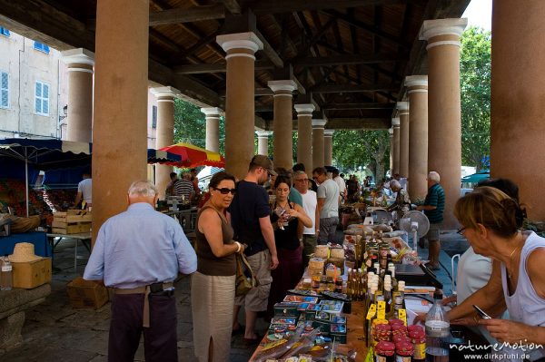 Markthalle mit Verkaufsständen, Ille Rousse, Korsika, Frankreich