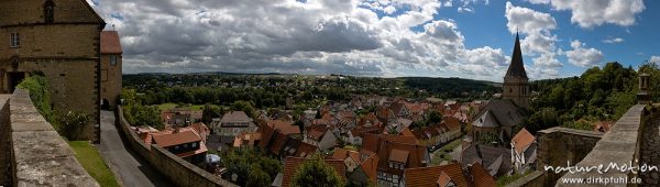 Altstadt von Warburg mit Biermannsturm und Altstadtkirche, Panorama von der Stadtmauer beim Gymnasium Marianum, Warburg, Deutschland