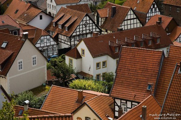 Fachwerkhäuser und Ziegeldächer, Altstadt von Warburg, Warburg, Deutschland