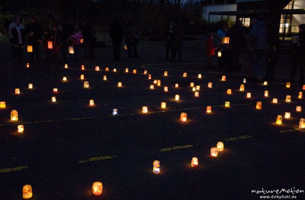 Laternenmeer, Schulhof Lohbergschule, Laternenfest, Göttingen, Deutschland