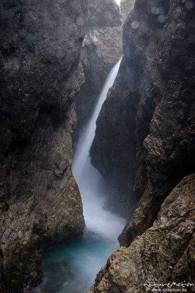 Klamm, Schlucht mit scheumendem Bergbach, Leutaschklamm, Mittenwald Oberbayern, Deutschland