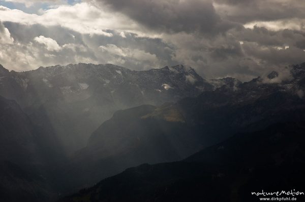 Wolkenzug und Lichtstrahlen, Zugspitze in Wolken, Blick vom Wank, Garmisch-Partenkirchen, Deutschland