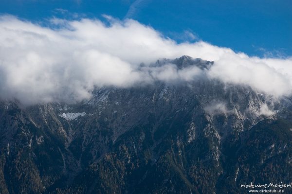 Karwendelspitze in Wolken, Blick vom Hohen Kranzberg, Mittenwald Oberbayern, Deutschland