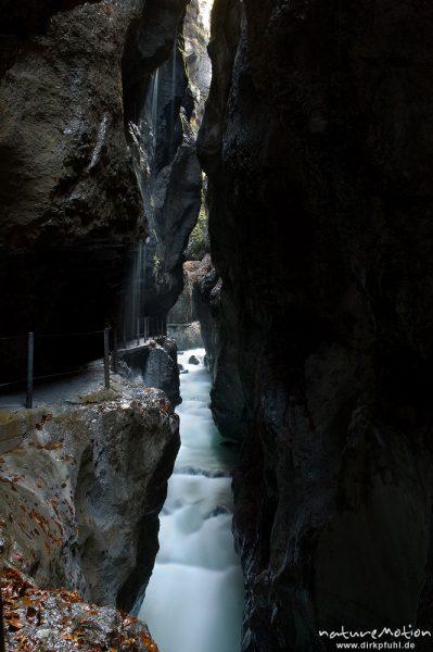 Partnachklamm, enge Klamm mit Schmelzwasser, Garmisch-Partenkirchen, Deutschland