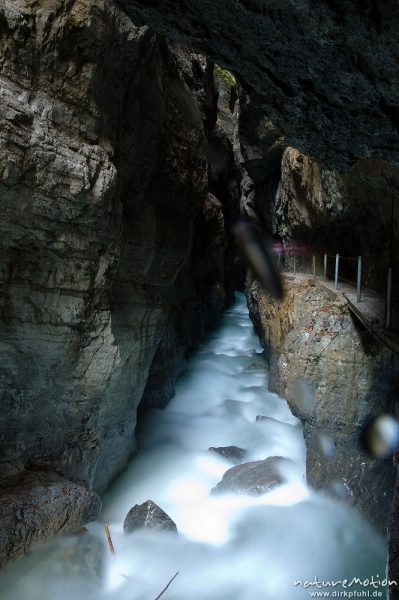 Partnachklamm, enge Klamm mit Schmelzwasser, Garmisch-Partenkirchen, Deutschland