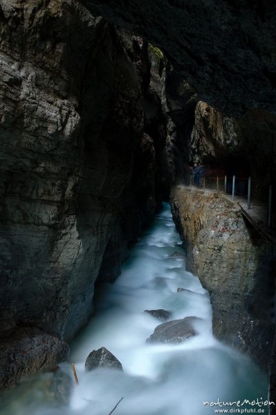 Partnachklamm, enge Klamm mit Schmelzwasser, Garmisch-Partenkirchen, Deutschland