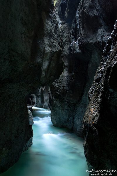 Partnachklamm, enge Klamm mit Schmelzwasser, Garmisch-Partenkirchen, Deutschland