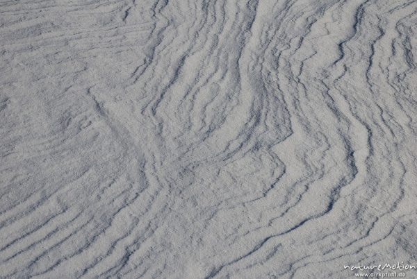 verharschte Schneedecke, Maserung vom Wind, Sonnenberg, Harz, Deutschland