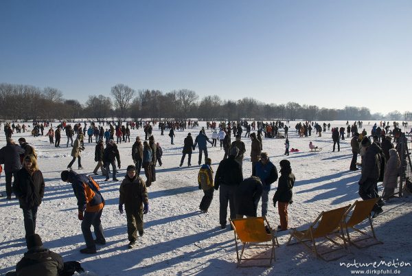 Schlittschuhläufer auf dem Göttinger Kiessee, Eis freigegeben, Göttingen, Deutschland