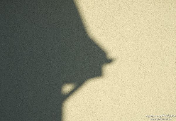 Schatten einer Dachkante auf Hauswand, Am Weißen Steine 24, Göttingen, Deutschland
