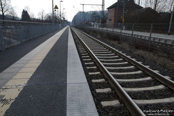 Bahnsteig und Gleise, Bahnhof Friedland, Friedland, Deutschland