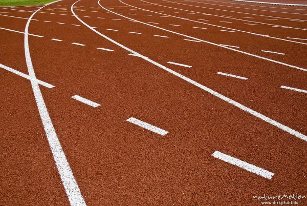 weiße Markierungen der Laufbahn, Stadionkurve, Leichtathletik, Jahnstadion, Göttingen, Deutschland