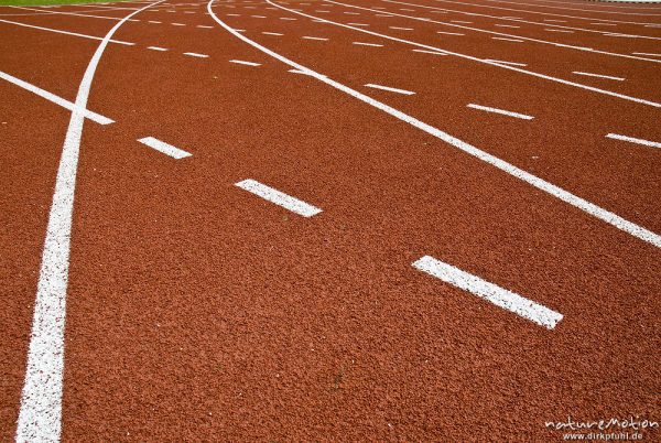 weiße Markierungen der Laufbahn, Stadionkurve, Leichtathletik, Jahnstadion, Göttingen, Deutschland