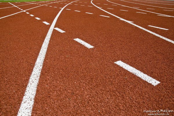 weiße Markierungen der Laufbahn, Stadionkurve, Leichtathletik, Jahnstadion, Göttingen, Deutschland