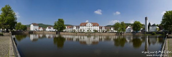 Hafenbecken und Häuserzeile, Bad Karlshafen, Deutschland