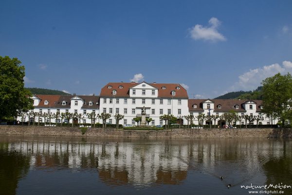 Hafenbecken und Häuserzeile, Bad Karlshafen, Deutschland