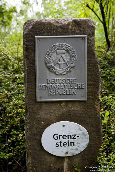 Grenzmarkierung der DDR auf Grenzstein, Familienpark Sottrum, Deutschland