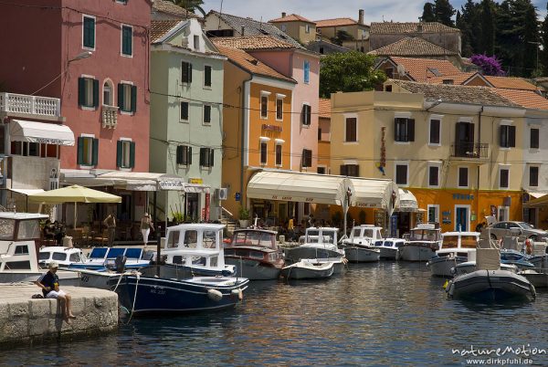 Hafen und Altstadt, Veli Losinje, Kroatien