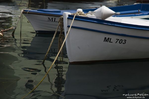 Bootsrümpfe, angetäut im Hafenbecken, Veli Losinje, Kroatien