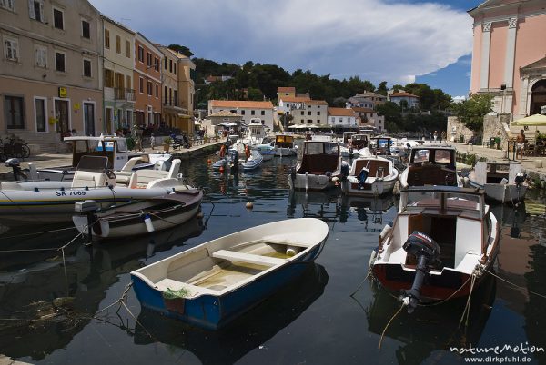 Hafenbecken, Altstadt, Boote, Veli Losinje, Kroatien